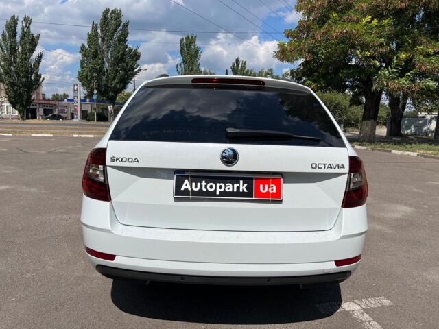 Белый Шкода Октавия, объемом двигателя 2 л и пробегом 209 тыс. км за 16990 $, фото 3 на Automoto.ua