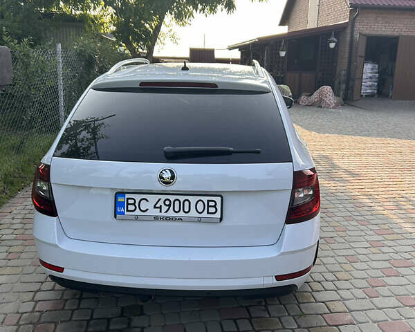 Белый Шкода Октавия, объемом двигателя 1.6 л и пробегом 247 тыс. км за 14300 $, фото 21 на Automoto.ua