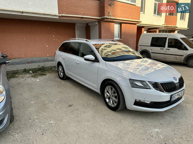 Белый Шкода Октавия, объемом двигателя 1.6 л и пробегом 214 тыс. км за 13500 $, фото 1 на Automoto.ua