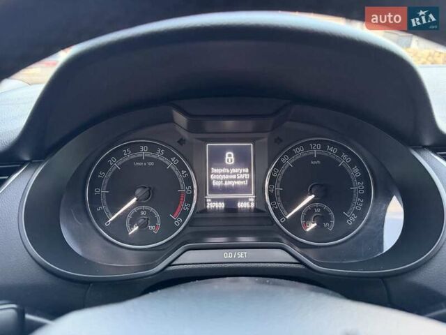 Белый Шкода Октавия, объемом двигателя 2 л и пробегом 297 тыс. км за 13999 $, фото 26 на Automoto.ua