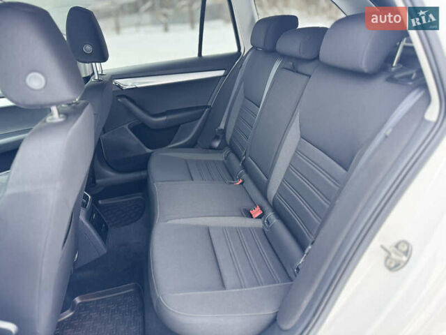 Белый Шкода Октавия, объемом двигателя 2 л и пробегом 211 тыс. км за 16900 $, фото 60 на Automoto.ua