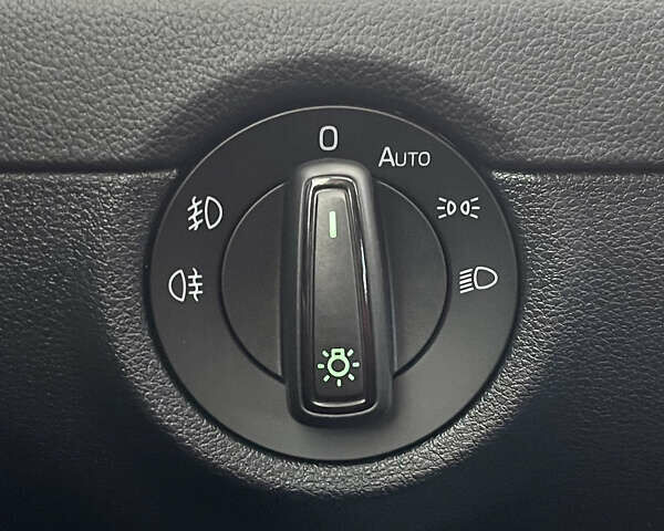 Белый Шкода Октавия, объемом двигателя 1.6 л и пробегом 209 тыс. км за 15950 $, фото 13 на Automoto.ua