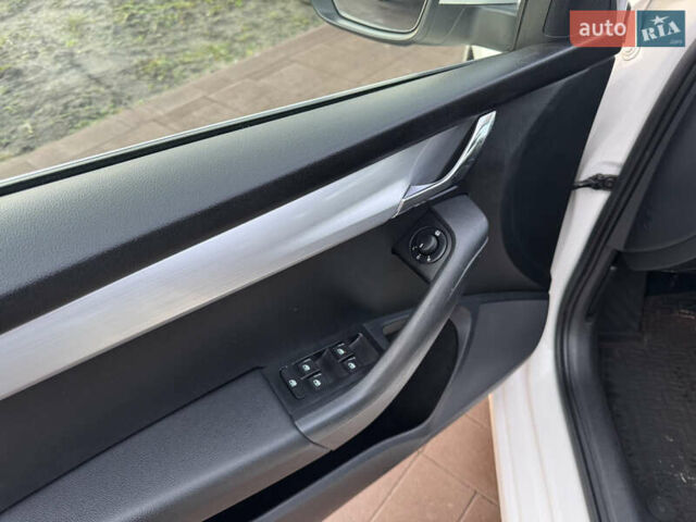 Білий Шкода Октавія, об'ємом двигуна 2 л та пробігом 210 тис. км за 16400 $, фото 32 на Automoto.ua