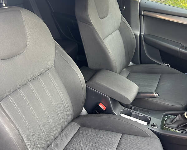 Белый Шкода Октавия, объемом двигателя 1.6 л и пробегом 239 тыс. км за 15000 $, фото 15 на Automoto.ua