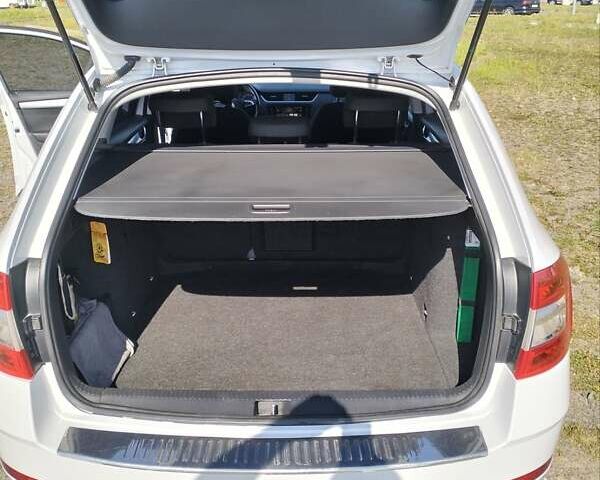 Білий Шкода Октавія, об'ємом двигуна 1.6 л та пробігом 216 тис. км за 14500 $, фото 5 на Automoto.ua