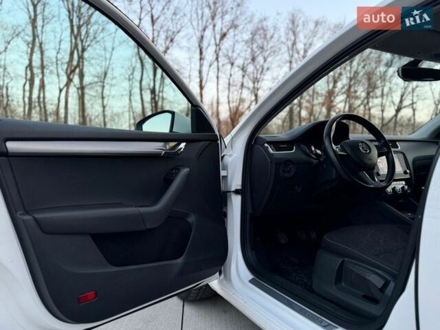 Белый Шкода Октавия, объемом двигателя 1.6 л и пробегом 219 тыс. км за 12999 $, фото 15 на Automoto.ua