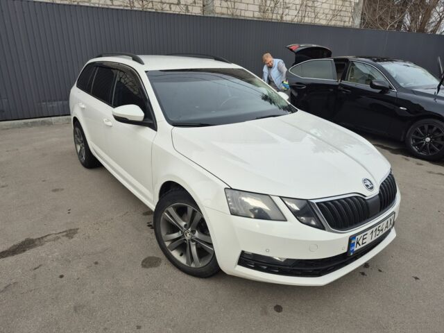 Белый Шкода Октавия, объемом двигателя 1.6 л и пробегом 250 тыс. км за 276 $, фото 1 на Automoto.ua
