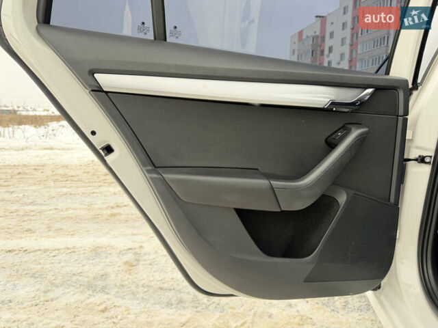 Белый Шкода Октавия, объемом двигателя 2 л и пробегом 297 тыс. км за 14999 $, фото 68 на Automoto.ua