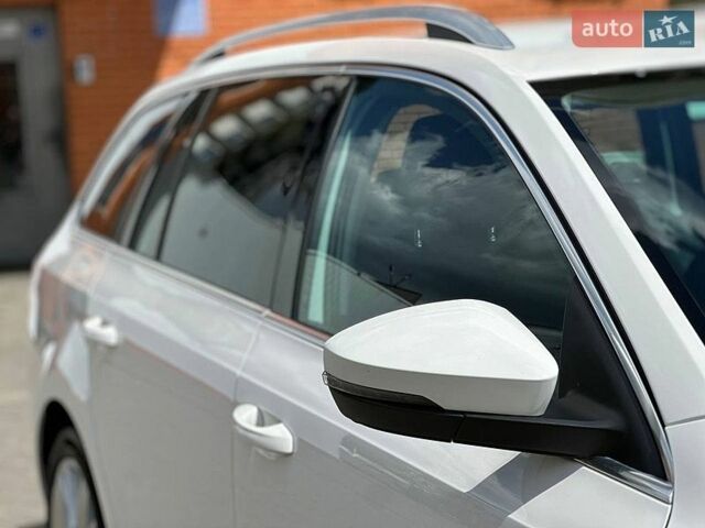 Белый Шкода Октавия, объемом двигателя 1.6 л и пробегом 235 тыс. км за 12690 $, фото 5 на Automoto.ua