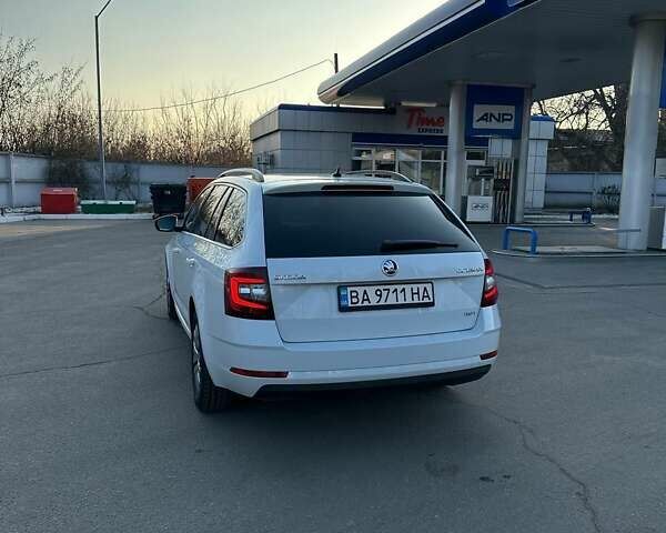 Белый Шкода Октавия, объемом двигателя 2 л и пробегом 208 тыс. км за 18900 $, фото 14 на Automoto.ua