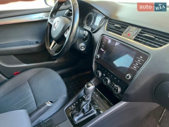 Белый Шкода Октавия, объемом двигателя 1.6 л и пробегом 253 тыс. км за 12499 $, фото 9 на Automoto.ua