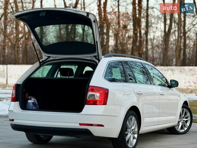 Белый Шкода Октавия, объемом двигателя 1.6 л и пробегом 219 тыс. км за 12999 $, фото 48 на Automoto.ua