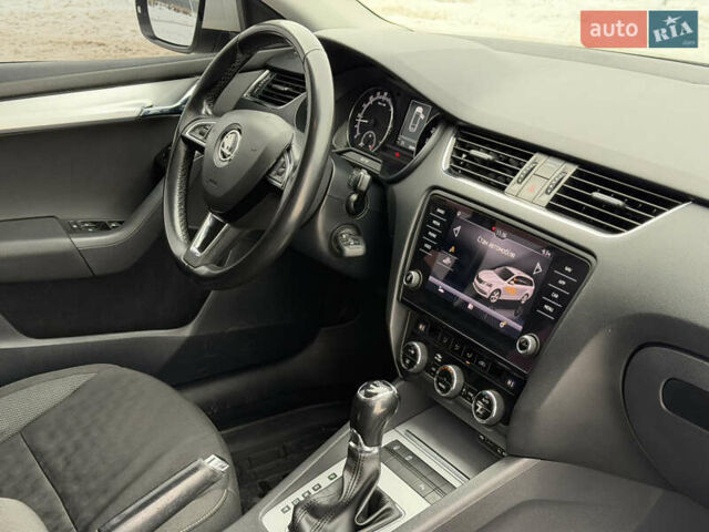 Белый Шкода Октавия, объемом двигателя 2 л и пробегом 297 тыс. км за 14999 $, фото 86 на Automoto.ua