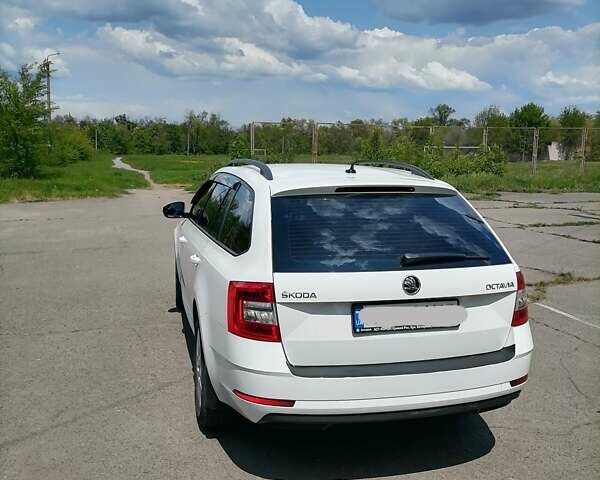 Білий Шкода Октавія, об'ємом двигуна 1.6 л та пробігом 183 тис. км за 13400 $, фото 11 на Automoto.ua