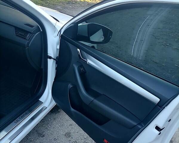 Білий Шкода Октавія, об'ємом двигуна 1.6 л та пробігом 183 тис. км за 13400 $, фото 16 на Automoto.ua