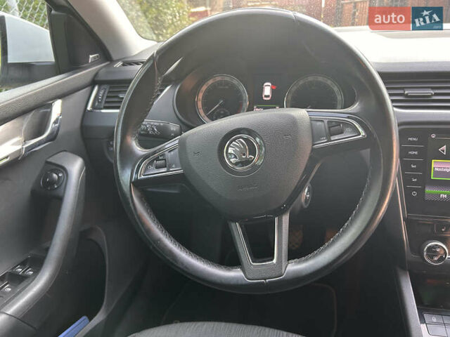 Белый Шкода Октавия, объемом двигателя 1.6 л и пробегом 239 тыс. км за 15000 $, фото 17 на Automoto.ua