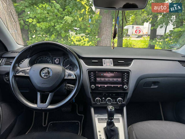 Белый Шкода Октавия, объемом двигателя 2 л и пробегом 229 тыс. км за 15500 $, фото 31 на Automoto.ua