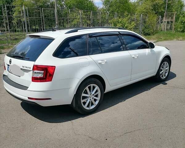 Білий Шкода Октавія, об'ємом двигуна 1.6 л та пробігом 183 тис. км за 13400 $, фото 10 на Automoto.ua