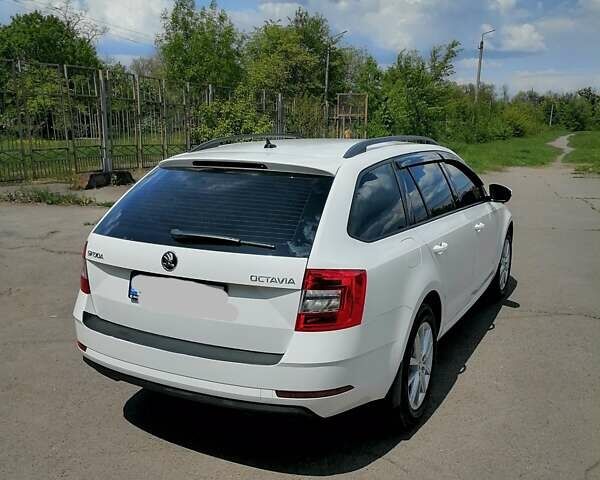 Білий Шкода Октавія, об'ємом двигуна 1.6 л та пробігом 183 тис. км за 13400 $, фото 12 на Automoto.ua