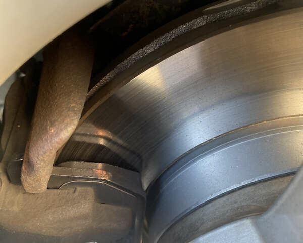 Белый Шкода Октавия, объемом двигателя 1.6 л и пробегом 223 тыс. км за 15500 $, фото 9 на Automoto.ua