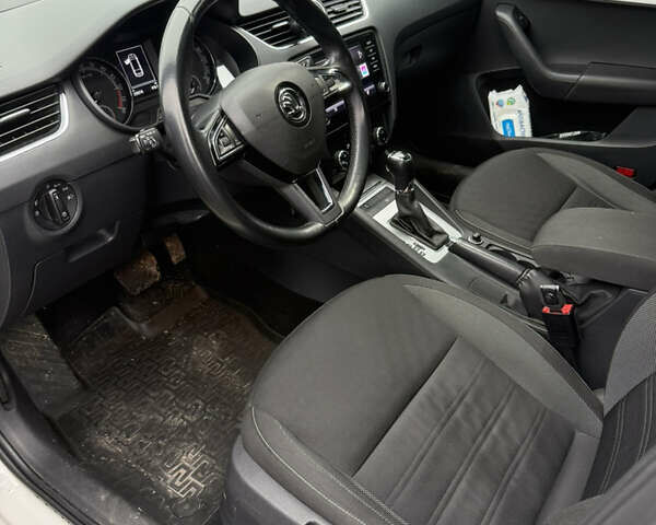 Белый Шкода Октавия, объемом двигателя 1.97 л и пробегом 235 тыс. км за 14500 $, фото 10 на Automoto.ua