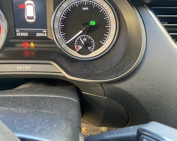 Белый Шкода Октавия, объемом двигателя 1.6 л и пробегом 223 тыс. км за 15500 $, фото 8 на Automoto.ua