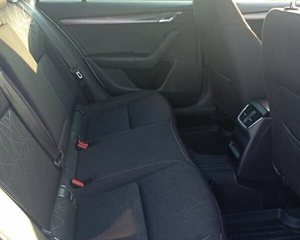 Білий Шкода Октавія, об'ємом двигуна 1.6 л та пробігом 223 тис. км за 15950 $, фото 23 на Automoto.ua