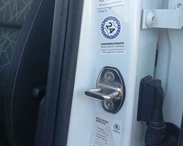 Білий Шкода Октавія, об'ємом двигуна 1.6 л та пробігом 223 тис. км за 15950 $, фото 11 на Automoto.ua