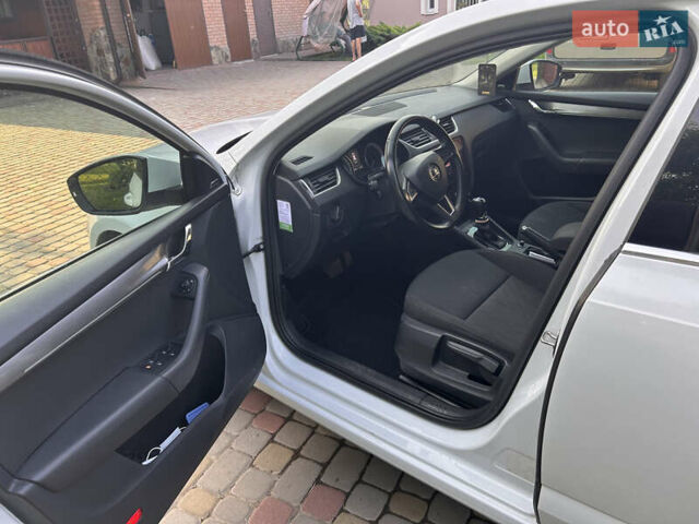 Белый Шкода Октавия, объемом двигателя 1.6 л и пробегом 239 тыс. км за 15000 $, фото 23 на Automoto.ua