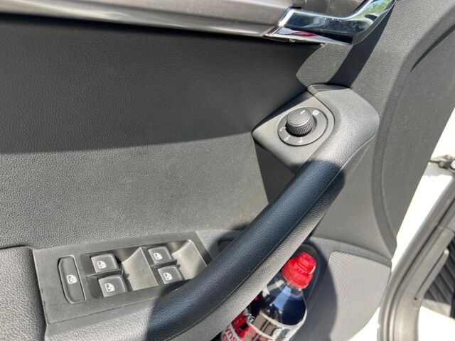 Белый Шкода Октавия, объемом двигателя 2 л и пробегом 209 тыс. км за 16990 $, фото 18 на Automoto.ua