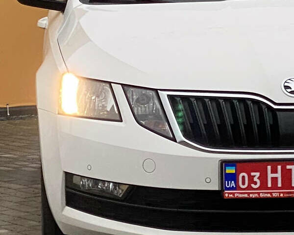 Белый Шкода Октавия, объемом двигателя 1.97 л и пробегом 210 тыс. км за 13999 $, фото 7 на Automoto.ua
