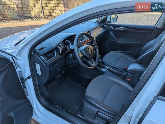 Білий Шкода Октавія, об'ємом двигуна 1.6 л та пробігом 210 тис. км за 14350 $, фото 18 на Automoto.ua