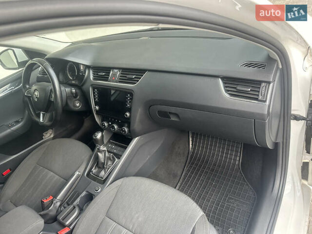 Шкода Октавия 2018 в Львове на Automoto.ua Белый Шкода Октавия, объемом двигателя 1.97 л и пробегом 198 тыс. км за 13600 $, фото 22 на Automoto.ua