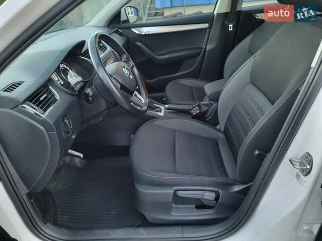 Білий Шкода Октавія, об'ємом двигуна 1.6 л та пробігом 218 тис. км за 13500 $, фото 36 на Automoto.ua