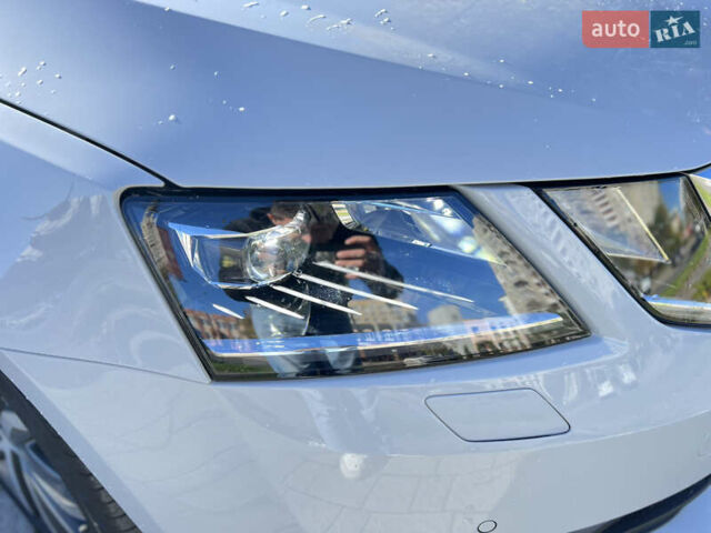 Белый Шкода Октавия, объемом двигателя 2 л и пробегом 201 тыс. км за 14300 $, фото 9 на Automoto.ua