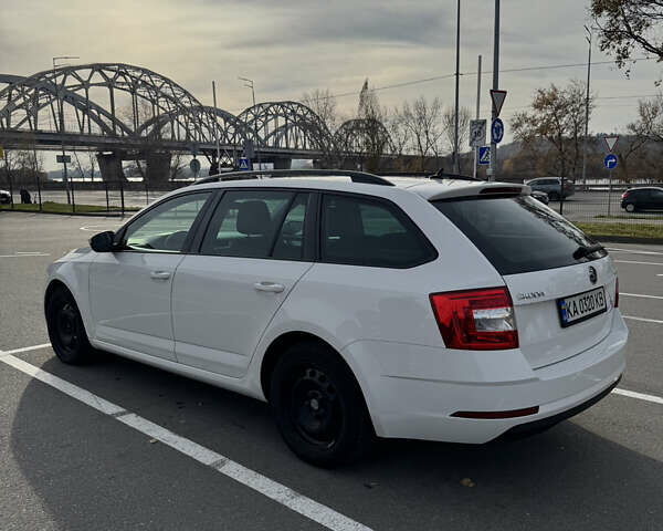 Білий Шкода Октавія, об'ємом двигуна 1.6 л та пробігом 249 тис. км за 14000 $, фото 4 на Automoto.ua