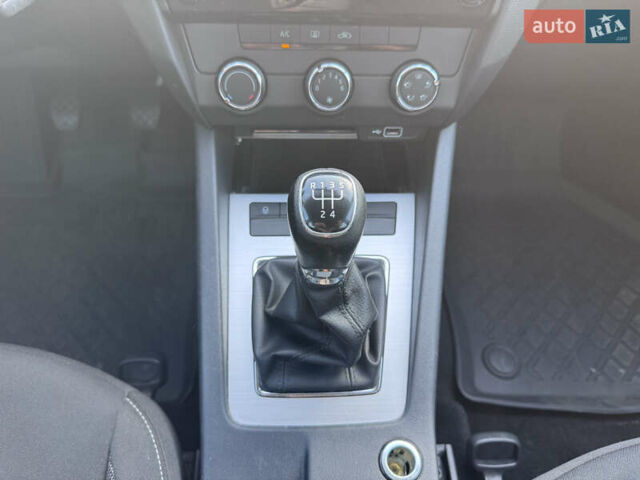 Белый Шкода Октавия, объемом двигателя 1.6 л и пробегом 196 тыс. км за 14300 $, фото 12 на Automoto.ua