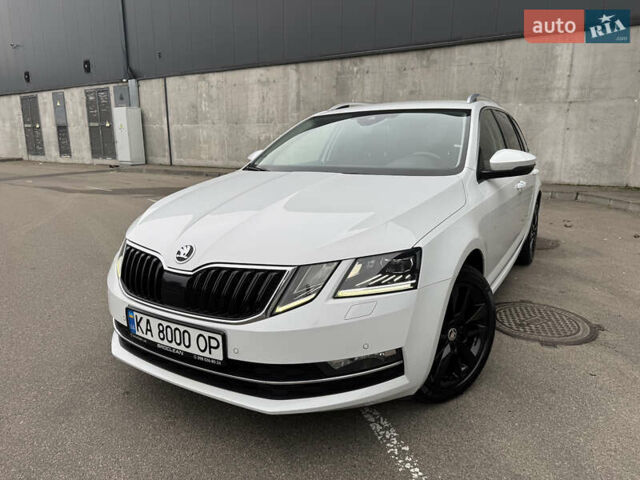 Белый Шкода Октавия, объемом двигателя 1.6 л и пробегом 196 тыс. км за 15499 $, фото 3 на Automoto.ua