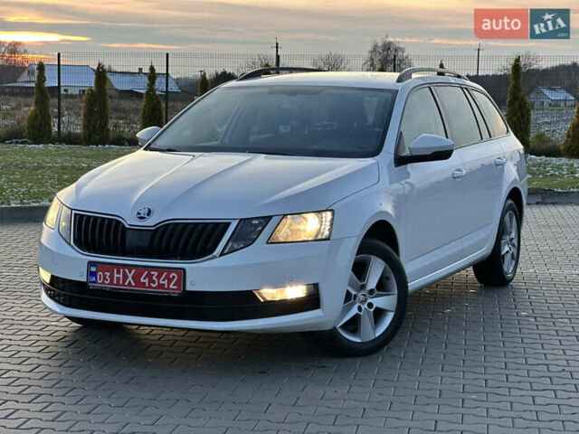 Білий Шкода Октавія, об'ємом двигуна 2 л та пробігом 217 тис. км за 14499 $, фото 2 на Automoto.ua