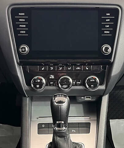 Белый Шкода Октавия, объемом двигателя 1.97 л и пробегом 188 тыс. км за 17750 $, фото 18 на Automoto.ua