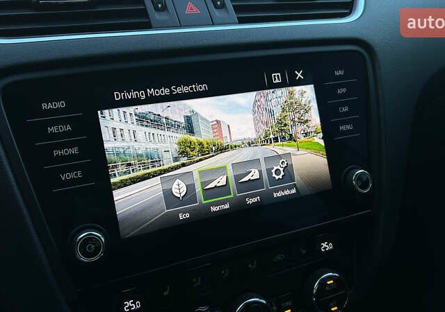 Белый Шкода Октавия, объемом двигателя 2 л и пробегом 201 тыс. км за 14300 $, фото 13 на Automoto.ua