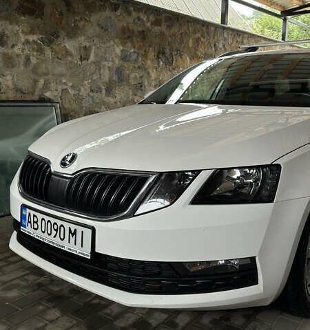 Белый Шкода Октавия, объемом двигателя 1.6 л и пробегом 262 тыс. км за 15500 $, фото 7 на Automoto.ua