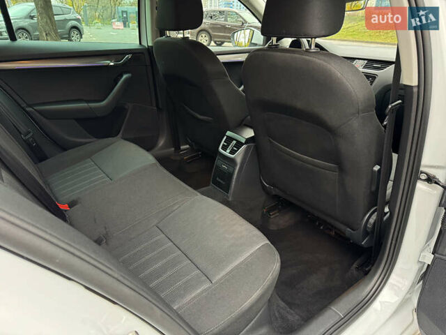 Белый Шкода Октавия, объемом двигателя 1.6 л и пробегом 196 тыс. км за 15499 $, фото 42 на Automoto.ua