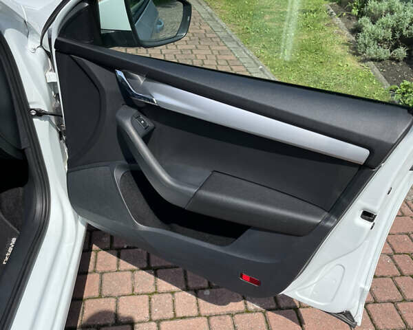 Белый Шкода Октавия, объемом двигателя 1.6 л и пробегом 212 тыс. км за 14500 $, фото 20 на Automoto.ua