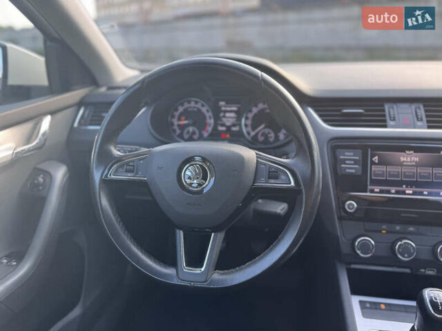 Белый Шкода Октавия, объемом двигателя 1.6 л и пробегом 196 тыс. км за 14300 $, фото 14 на Automoto.ua