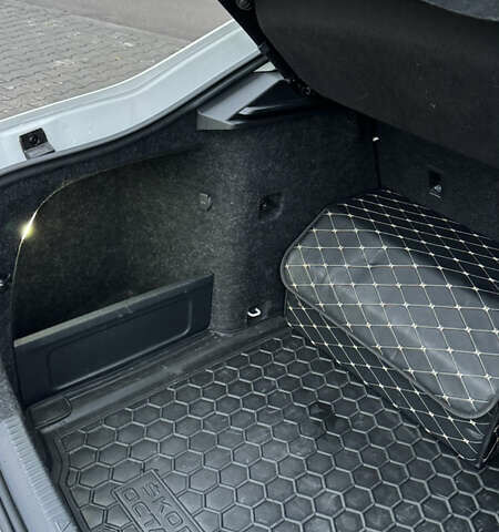 Белый Шкода Октавия, объемом двигателя 1.4 л и пробегом 75 тыс. км за 16500 $, фото 3 на Automoto.ua