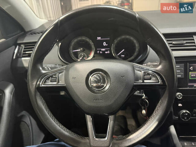 Белый Шкода Октавия, объемом двигателя 1.6 л и пробегом 210 тыс. км за 15500 $, фото 2 на Automoto.ua