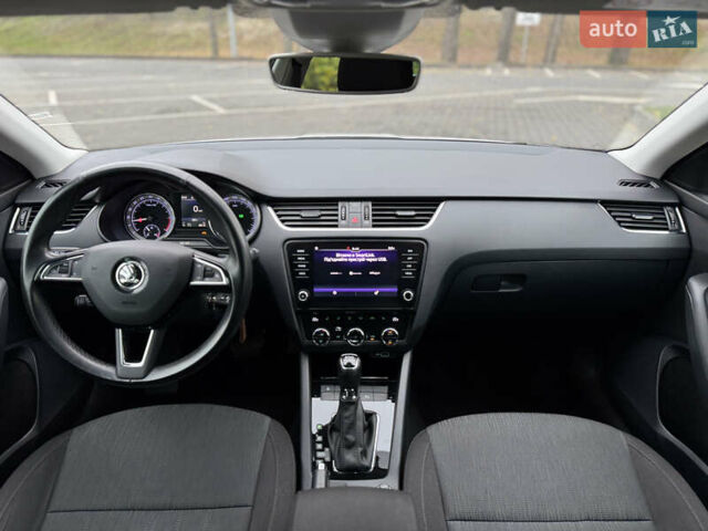 Белый Шкода Октавия, объемом двигателя 1.6 л и пробегом 196 тыс. км за 15499 $, фото 50 на Automoto.ua