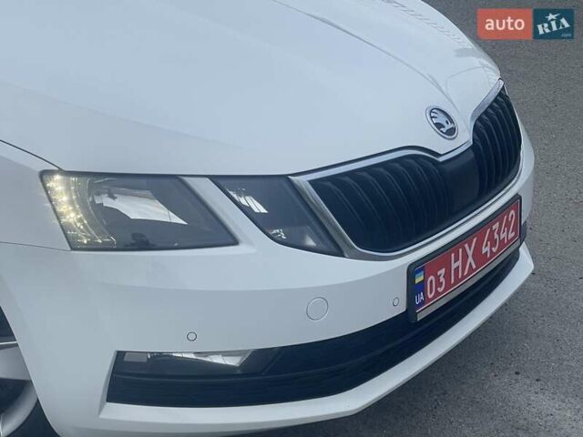 Білий Шкода Октавія, об'ємом двигуна 2 л та пробігом 218 тис. км за 13999 $, фото 7 на Automoto.ua