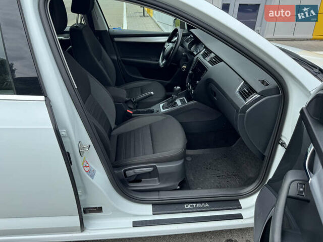 Шкода Октавія 2019 у Ирпене на Automoto.ua Білий Шкода Октавія, об'ємом двигуна 2 л та пробігом 280 тис. км за 14800 $, фото 4 на Automoto.ua